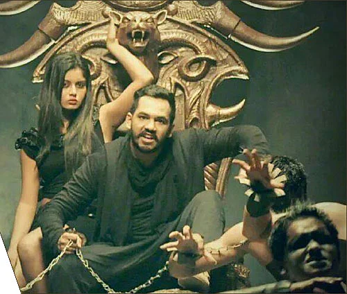 “தம்பி... சிக்கன் வாங்கிட்டு வாடா !”