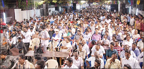 உங்க ஷூட்டிங் அந்தப் பக்கம்.. எங்க ஷூட்டிங் இந்தப் பக்கம்!