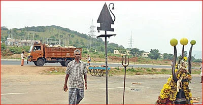 'வண்டிக் கருப்பரு வழித்துணையா வருவாரு...'