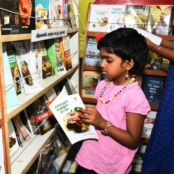 குழந்தைகளுக்கு வாசிப்பு பழக்கத்தை ஏற்படுத்துவது இவ்வளவு ஈஸியா? #InternationalChildren'sBookDay