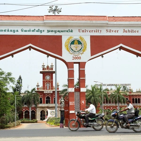 கோவை வேளாண் பல்கலைக்கழக மாணவர்கள்