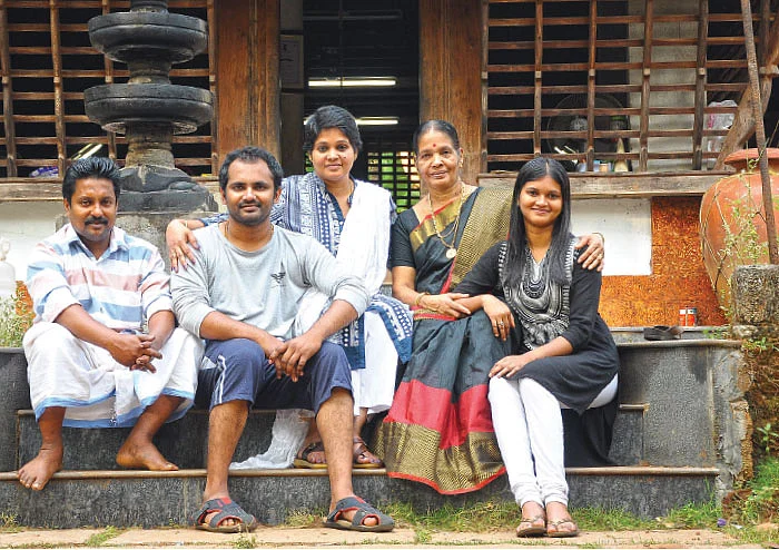 மன அழுத்தம் போக்கி ஆரோக்கியம் அளிக்கும் களரி! - அசத்தல் அம்மா `பத்மஸ்ரீ' மீனாட்சி