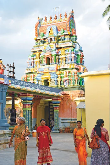 குறை தீர்க்கும் கோயில்கள் - 10 - கருவாக்கி உருவாக்கி காத்திடுவாள் கர்ப்பரட்சாம்பிகை!