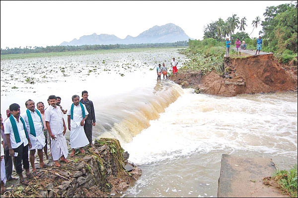 அலட்சிய அதிகாரிகள்... விரக்தியில் விவசாயிகள்!