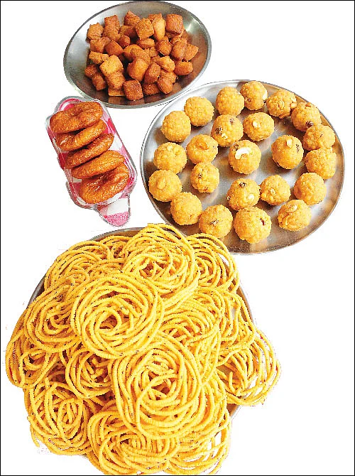 நீங்களும் செய்யலாம்: பாரம்பர்யப் பலகாரம்... பாதிக்குப் பாதி லாபம்! - சிவகாமி