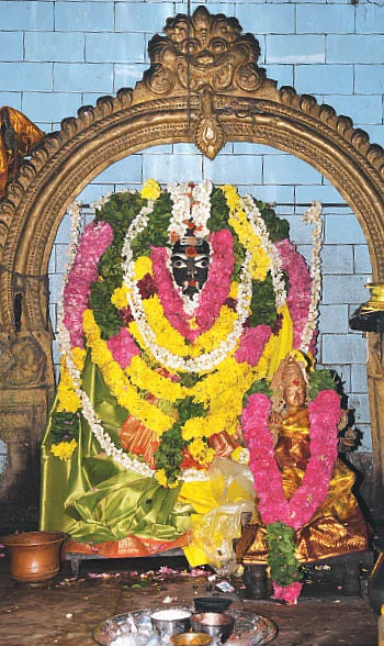 மண் மணக்கும் கோயில்கள்... குறை தீர்க்கும் சாமிகள்!