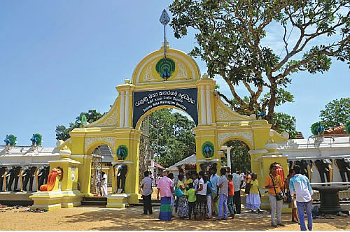 வந்த வாழ்வும் வளர் புகழும் கந்தன் செயலன்றோ!