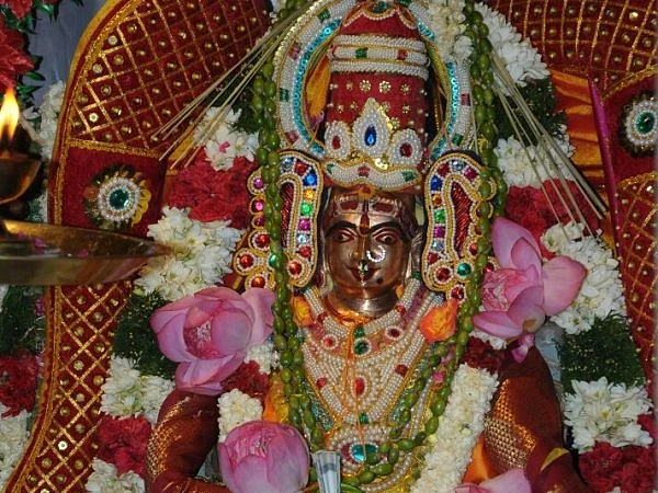 அருள்மழை பொழியும் ஆடி மாதம்... கடைப்பிடிக்க வேண்டிய விழாக்கள், விசேஷங்கள்!