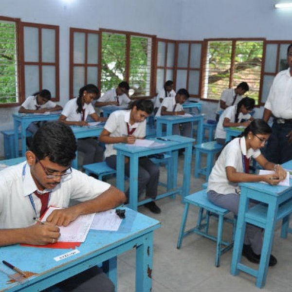 தேர்வு - சித்திரிப்பு படம்