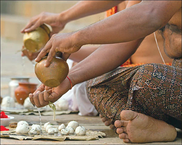 கேள்வி - பதில்: ஆலய வளாகங்களில் தர்ப்பணம் செய்யலாமா?