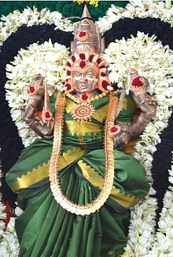 திருவிளக்கு பூஜை... - திருப்பட்டூர் திருவிழா!