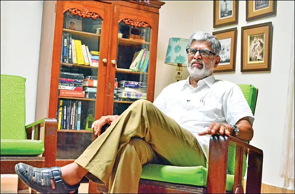 “எம்.ஜி.ஆர் போல வருவார் விஜய்!”