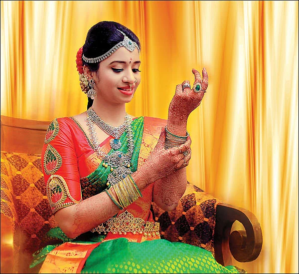 அசத்தும் அணிகலன்கள்!