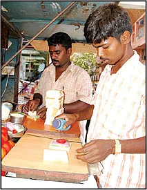 சாண்ட்விச் சக்கைப்போடு வருமானம்!