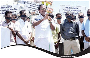 தமிழகத்தில் காங்கிரஸ் இல்லை... சோனியா கம்பெனிதான் இருக்கிறது !