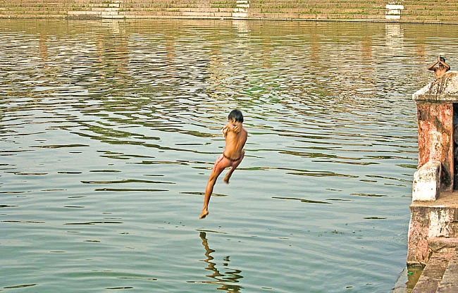 நீச்சல் கலை - மகுடேசுவரன்