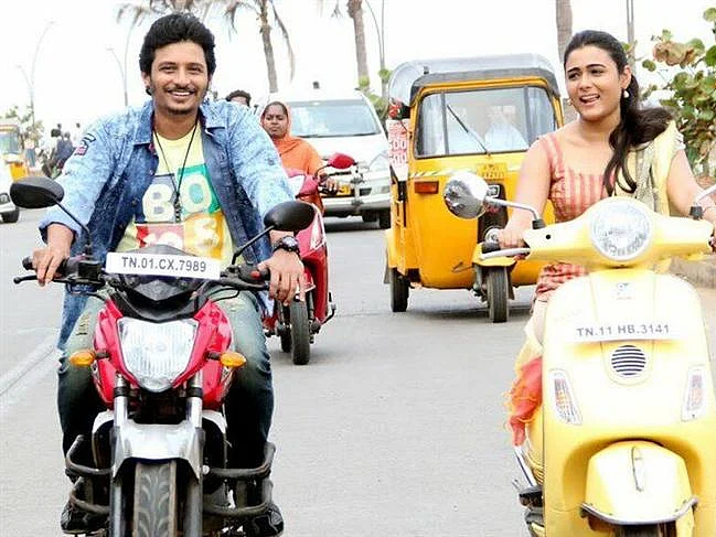 என்ன 'கொரில்லா' டிரெய்லர் முழுக்க அரசியலா இருக்கு!