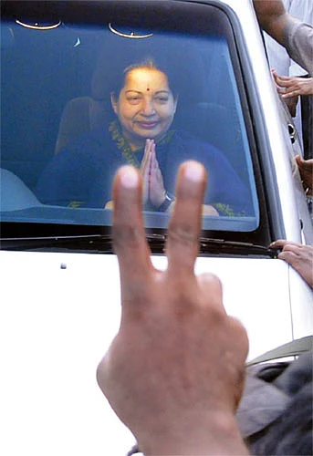 இலையைத் துளிர்க்கவைத்த இரண்டு தலைகள்!