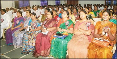 கே.பி.முனுசாமி, தங்கமணி, வளர்மதி.. இவர்களை ஏன் பேசச் சொன்னார் ஜெ.?