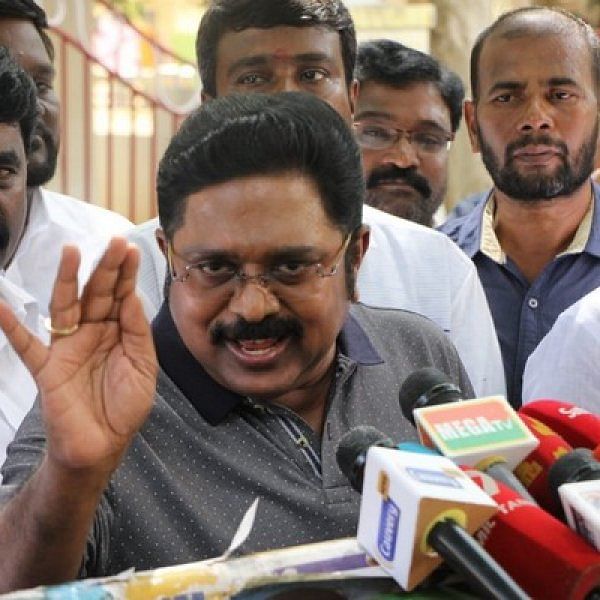 `2 பசங்களுக்கான போட்டியாக இருக்கட்டும்!' - தினகரனைத் தவிக்கவிடும் தேனி