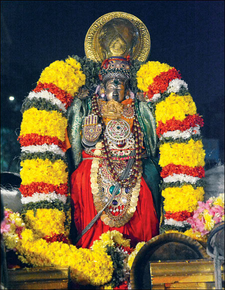 ஓங்கி உலகளந்த உத்தமன் பேர் பாடி..!