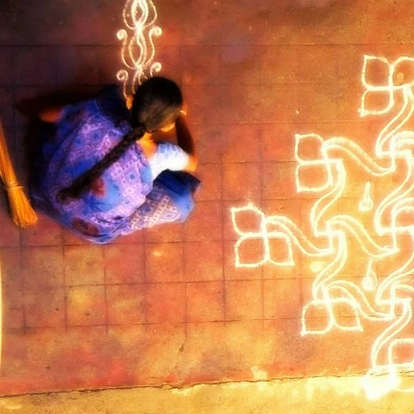 வீட்டு வேலை செய்யும் பெண்
