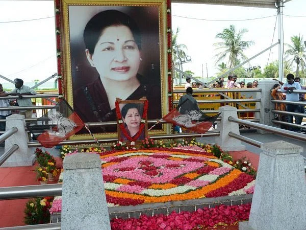 கட்டிமுடிக்கப்பட்ட ஜெயலலிதா நினைவிடம் - ஒப்பந்ததாரர்களுக்கு நிலுவைத் தொகையை வழங்காத அரசு!
