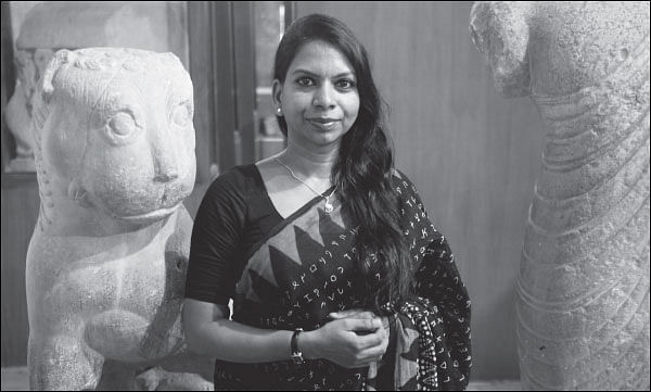 ‘மழை தன்னந்தனியே பாடிக் கொண்டிருக்கிறது’ - தமிழ்நதி