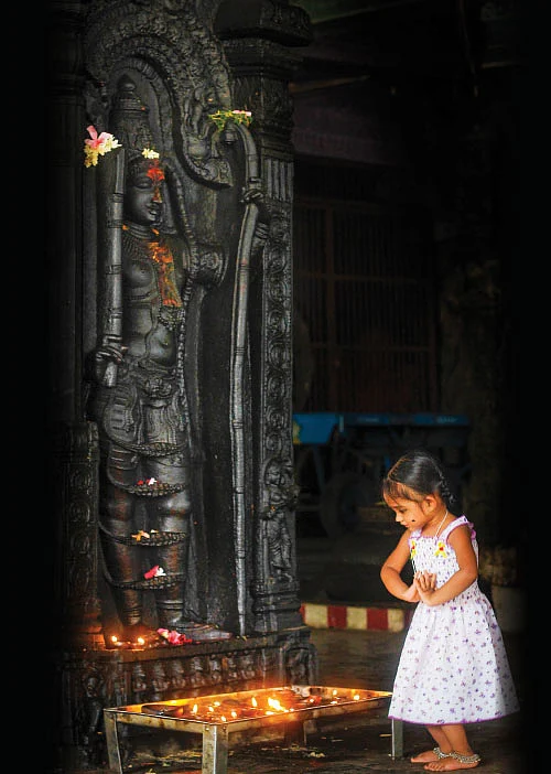 தூணிலும் உளன்...