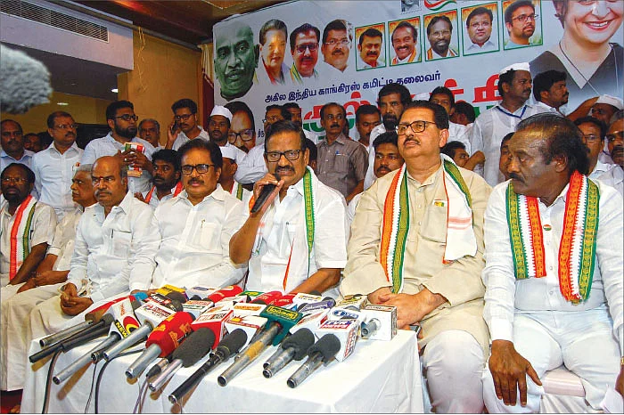 முட்டிக்கொண்ட தலைவர்கள், முட்டுக் கொடுத்த அழகிரி!
