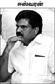 ''நாங்க ஃபுல் டைமா கட்சி நடத்தலை!''