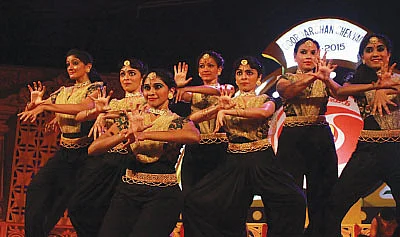 40 ஆண்டு கலக்கல்... கறுப்பு - வெள்ளை முதல் கலர் வரை!