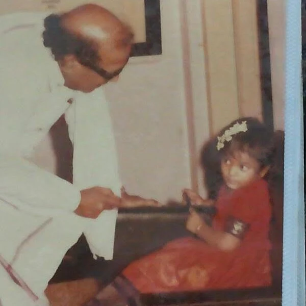 ``தாத்தா இப்ப எங்களுக்குக் குழந்தை மாதிரி!'' - வாட்ஸ்அப் வீடியோவும் கருணாநிதி பேத்தி பேட்டியும்!