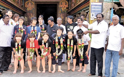 ரூம் போட்டு யோசிப்பாங்களோ?