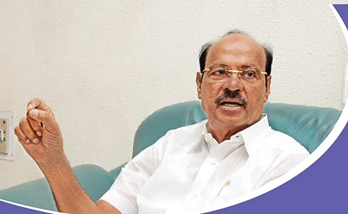 "எதிர்க் கட்சித் தலைவருக்குப் பொறுப்பும் இல்லை... தகுதியும் இல்லை!"