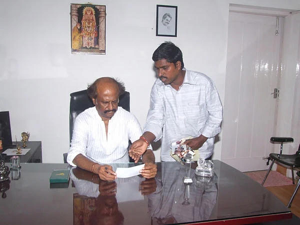 சீக்கிரமே வருவேன்... நல்லதே நடக்கும்! : ரசிகனிடம் ரஜினி சத்தியம்