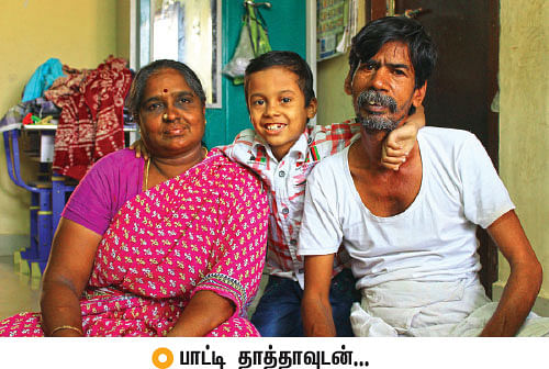 “அம்மா இந்தக் கையில ஊசி போடுறீங்களா...”