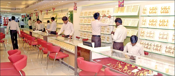தங்கத்தில் ஜொலிக்கும் ஊழல்!
