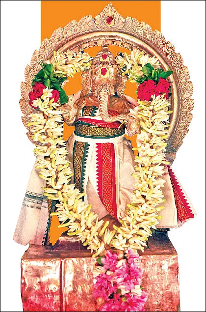 ஆனை முகனுக்கு அலங்காரம்!