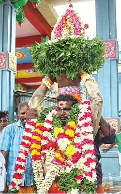 பெரியபாளையமாம் பேரரசி ஆலயமாம்!