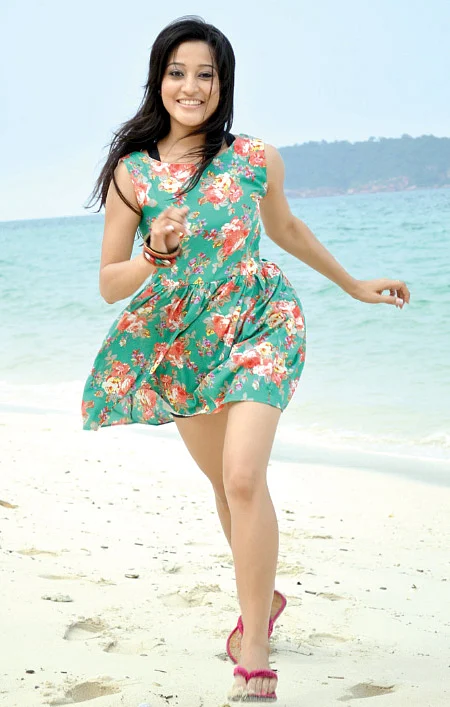 அக்கட தேசத்து அழகிகள்!