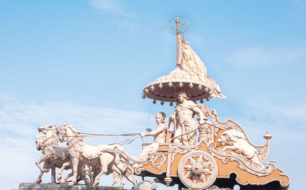 பிறந்தது அமெரிக்கா, படித்தது பகவத்கீதை, பரப்புவது காந்தியம்!