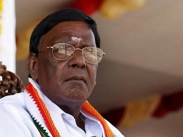 ``வீர் சாவர்க்கர்; ஆங்கிலேயர்களிடம் அடிமையாக இருந்தவரை தியாகி என்பதா?!" - நாராயணசாமி காட்டம்
