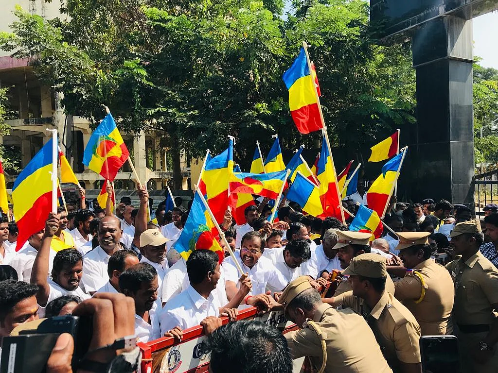 `எங்க மக்கள் பாதிக்கப்படுவாங்க!' - சேலம் ரயிலை கரூர் வரை நீட்டிக்க பா.ம.க எதிர்ப்பு