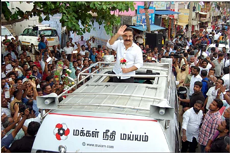 மீட்புப் படகு வாங்கும் மீனவர்கள்! - ஆதரவுக்கரம் நீட்டிய கமல்