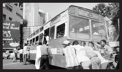 சென்னை மாநகரப் பேருந்தின் லட்சணம் இதுதான்