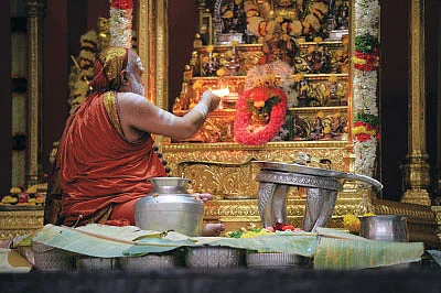 துங்கா நதி தீரத்தில்