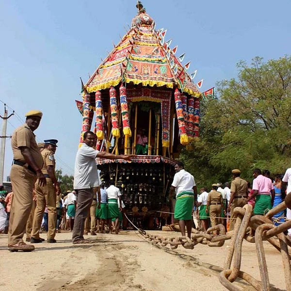 கரூரில் தைப்பூசத்தை முன்னிட்டு பாலசுப்ரமணியசுவாமி கோவிலில் நடைபெற்ற தேர்த்திருவிழா... படங்கள்: நா.ராஜமுருகன்