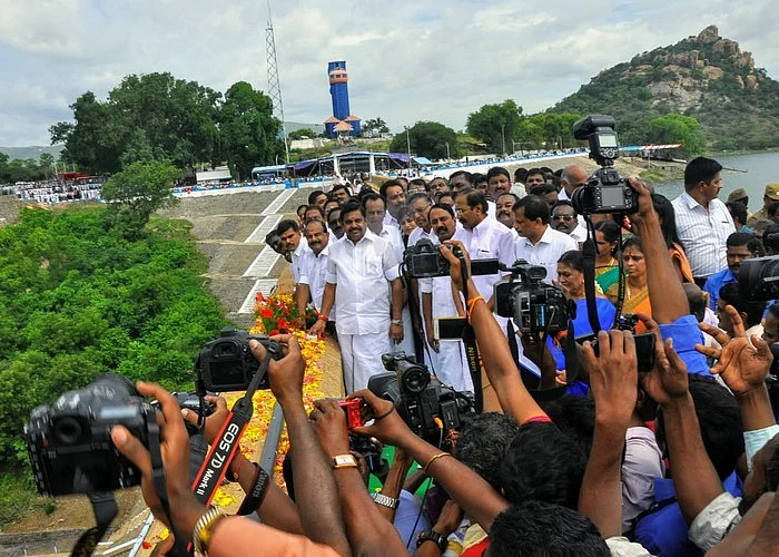 பாசனத்துக்காக மேட்டூர் அணையில் இருந்து தண்ணீர் திறந்துவிட்ட முதல் முதல்வர் பழனிசாமி!