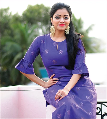 என் காதல் சொல்ல வந்தேன்: அடுத்த காதல் எப்போது வரும் என்று தெரியவில்லை! - ஜனனி ஐயர்